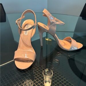 Steve Madden Dorty Heels - size 8